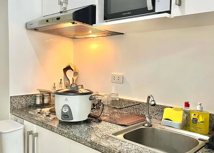 Skyline Serenity Staycation In Quezon Apartment *